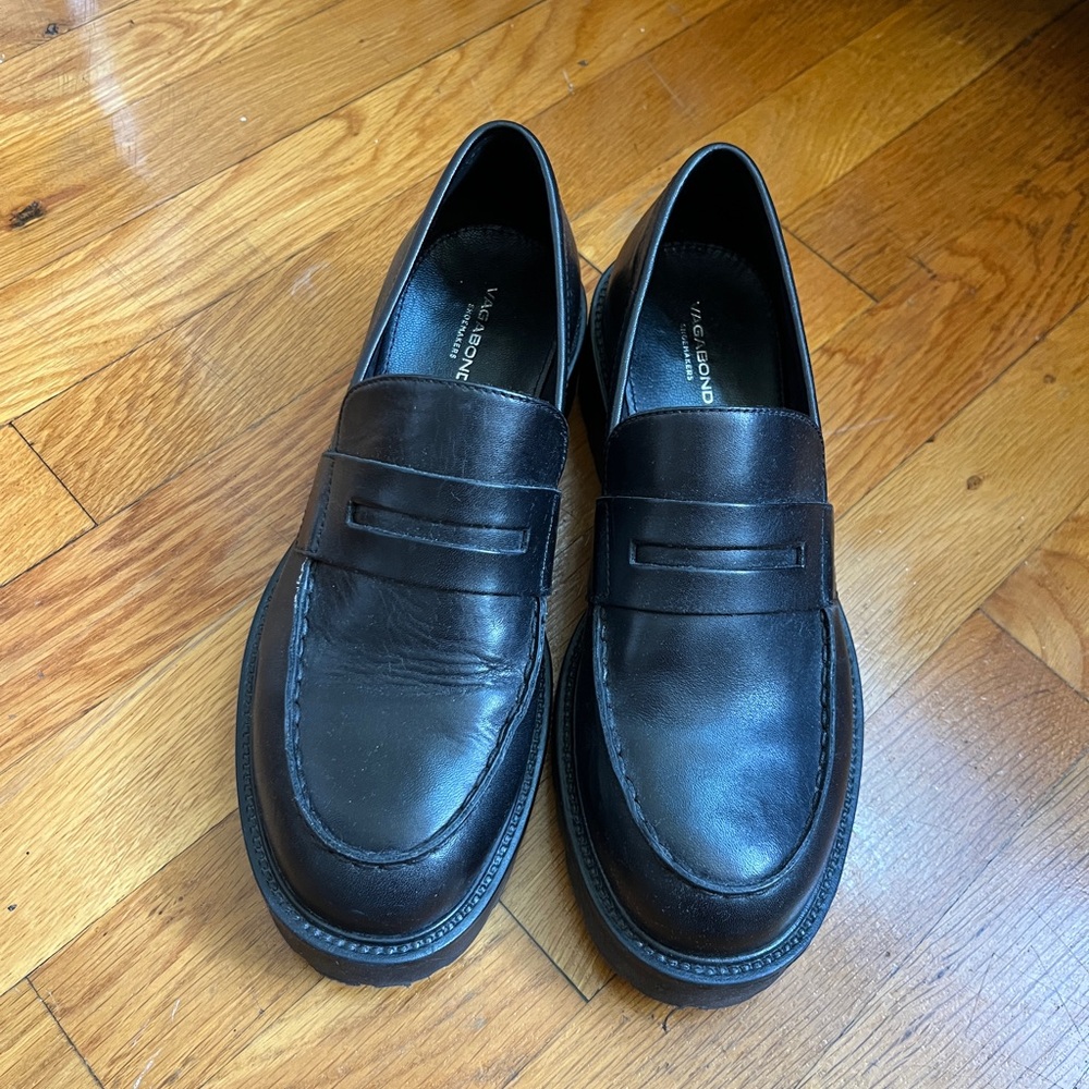 VAGABOND LOAFERS: size 37.  VERY Lightly worn.